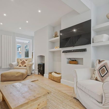 Pass The Keys 3 Bed Scandi Heaven Minutes From The Beach 惠茨特布尔 外观 照片