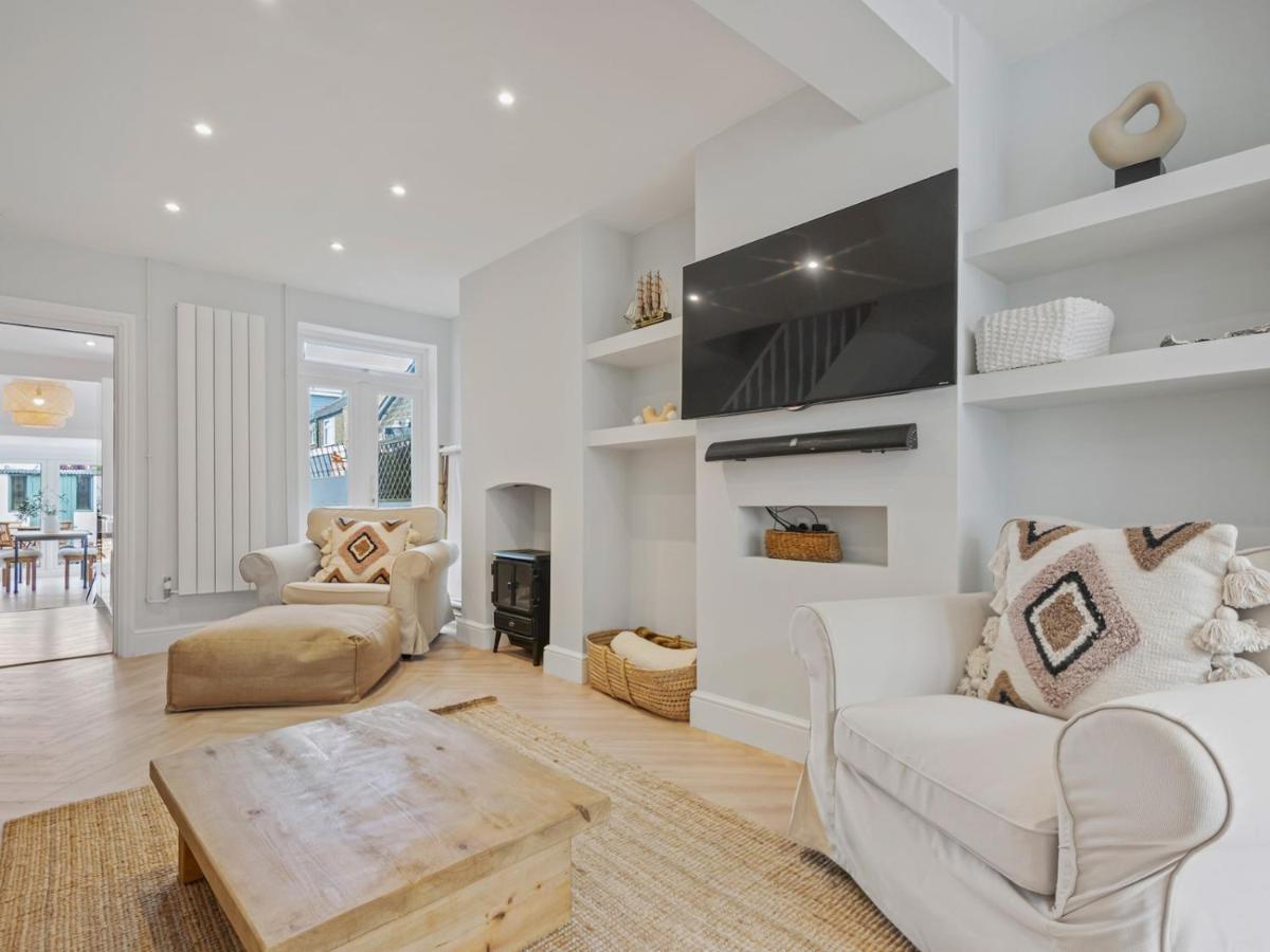Pass The Keys 3 Bed Scandi Heaven Minutes From The Beach 惠茨特布尔 外观 照片